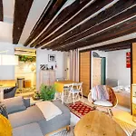 Guestready - Exposed Beams Flat Near Le Marais
