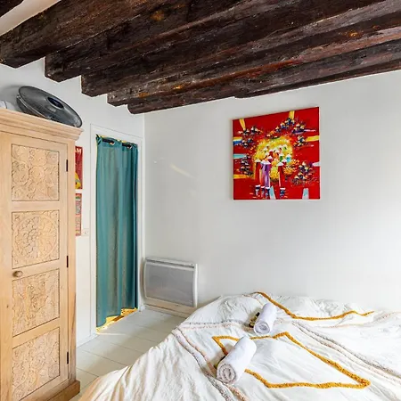 Guestready - Exposed Beams Flat Near Le Marais * Paris