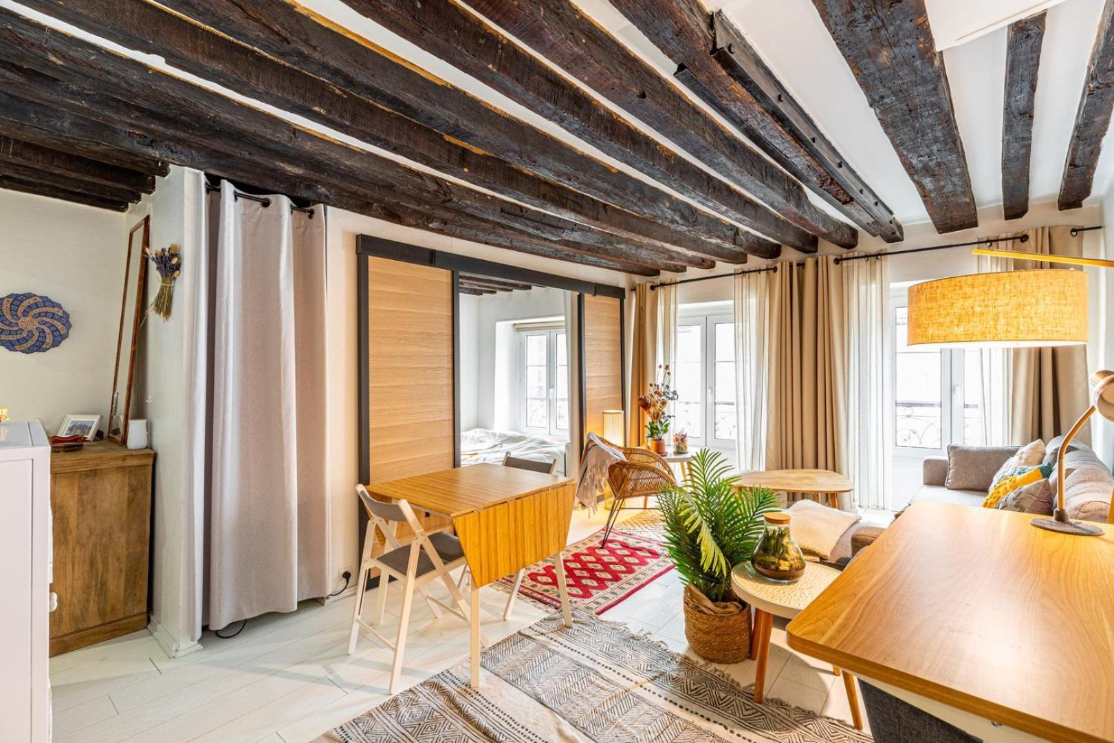 Guestready - Exposed Beams Flat Near Le Marais * Parigi